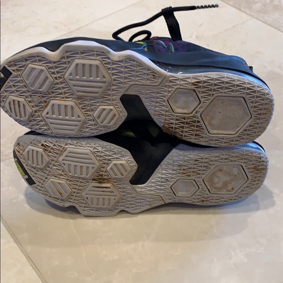 Men’s Lebron 13 Low - Picture 4 of 6